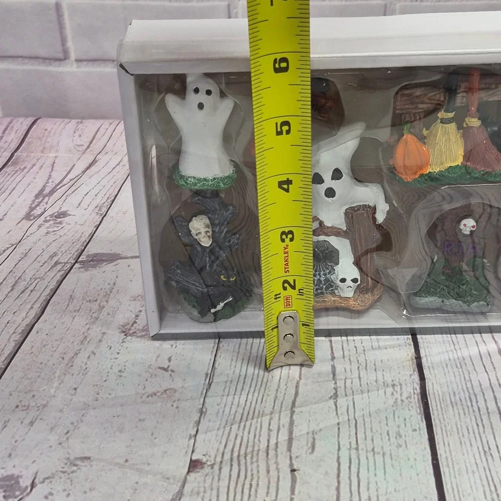 Seasonal Collection Halloween 6 Piece Fairy Garden Miniature Ghost Skull Set